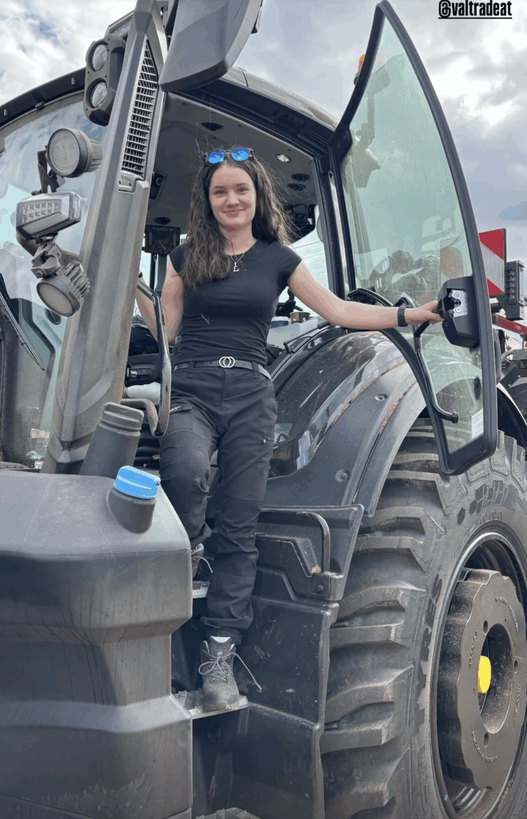 Lena und ihr Traktor